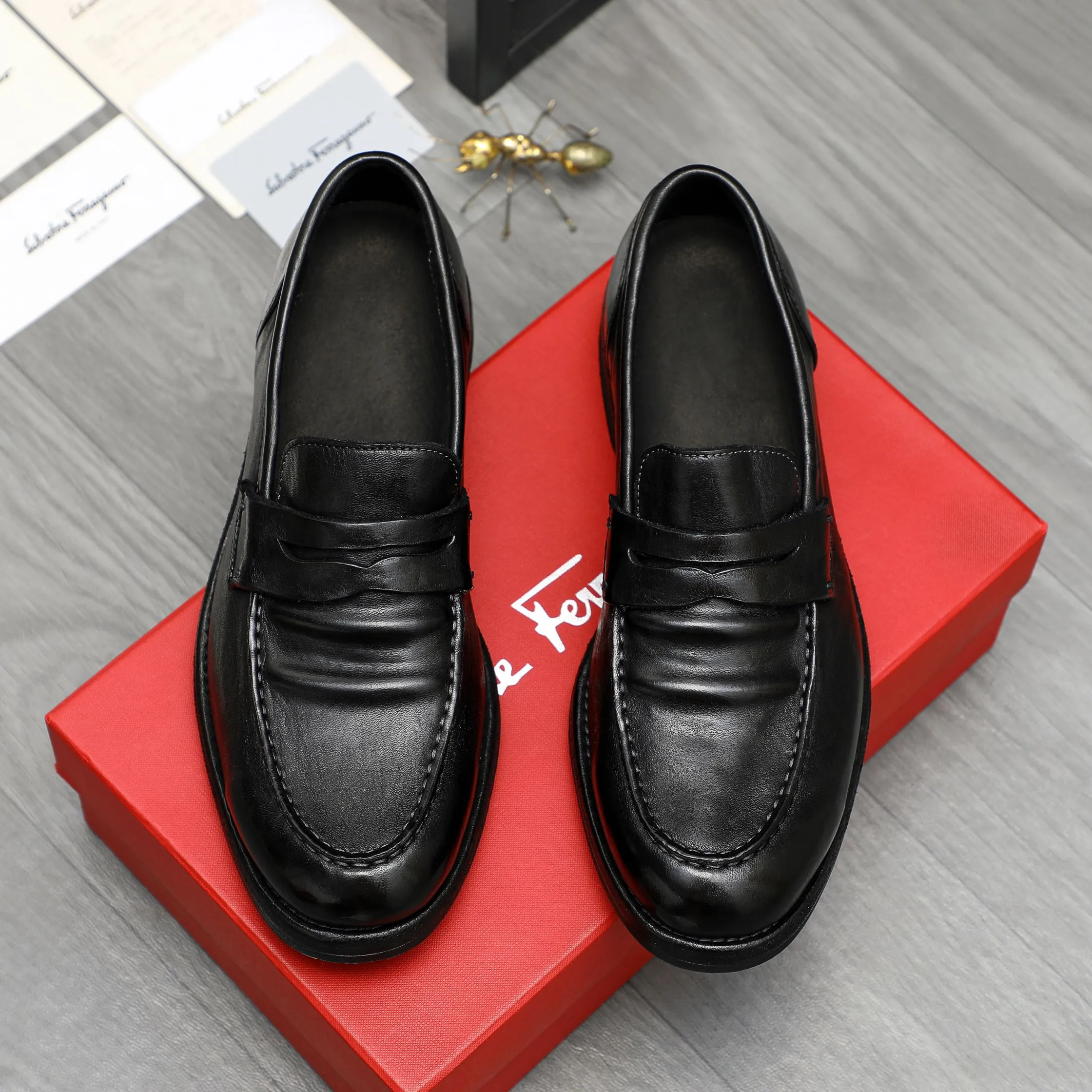 Men's shoes 💰880 Product trademark: LV "Louis Vuitton" business casual slip-on leather shoes Regular size: 37-46 Product materials: Selected high-quality cowhide upper, pigskin lining, rubber outsole